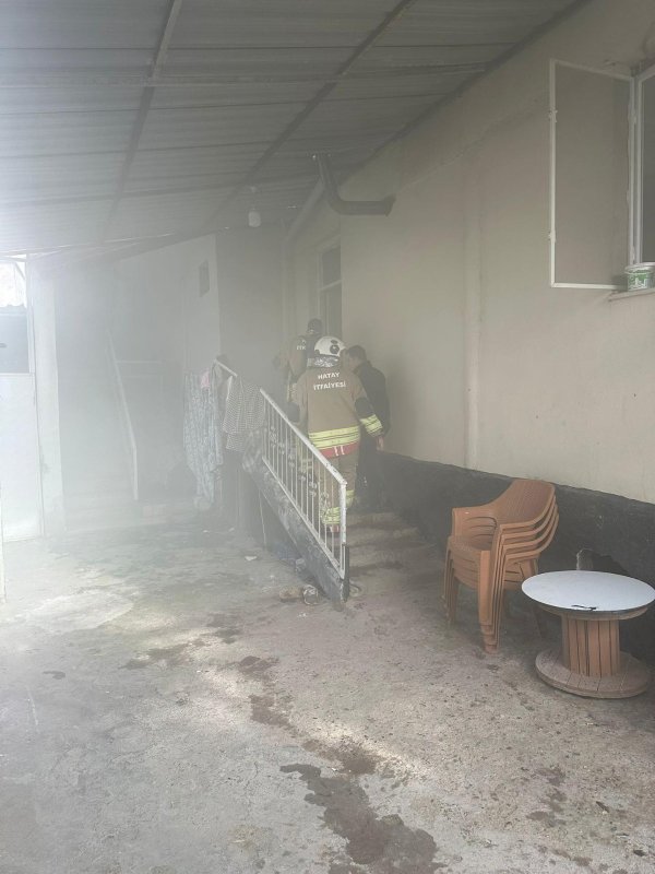 REYHANLI’DA MESKEN YANGINI KORKUTTU