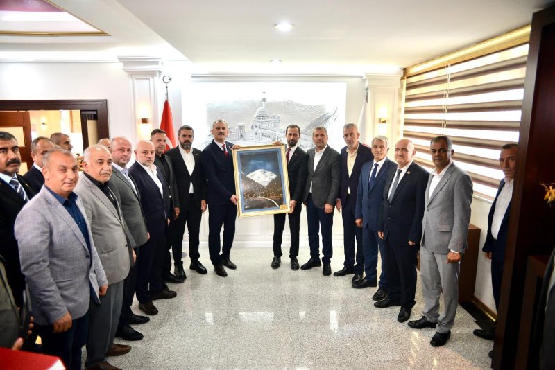 YAYLADAĞI HEYETİNDEN AĞRI VALİSİ BOZKURT’A ANLAMLI ZİYARET