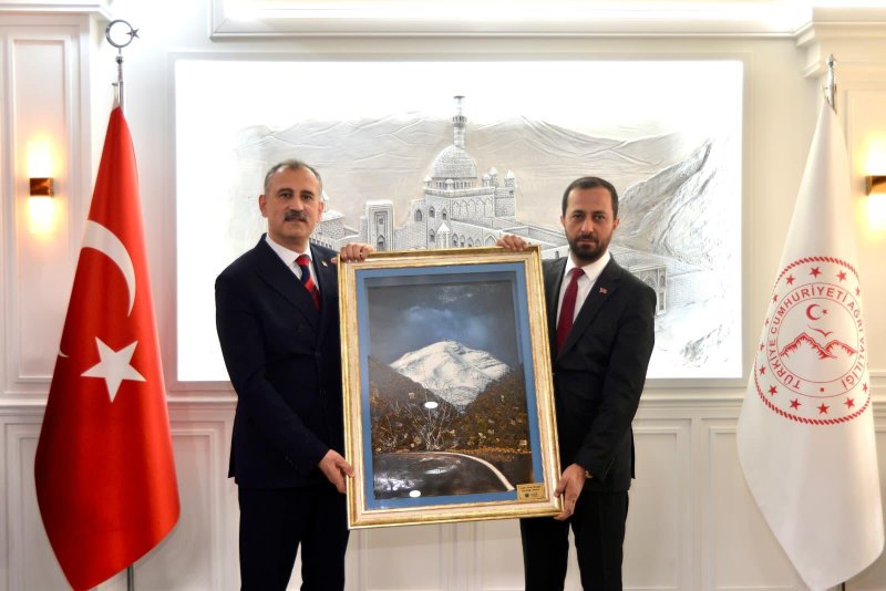 YAYLADAĞI HEYETİNDEN AĞRI VALİSİ BOZKURT’A ANLAMLI ZİYARET