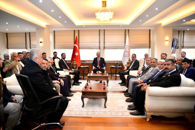 YAYLADAĞI HEYETİNDEN AĞRI VALİSİ BOZKURT’A ANLAMLI ZİYARET