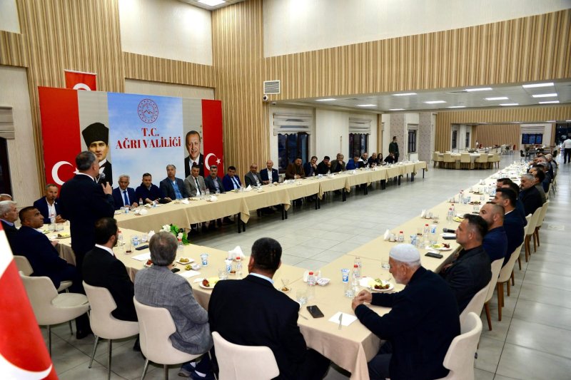 YAYLADAĞI HEYETİNDEN AĞRI VALİSİ BOZKURT’A ANLAMLI ZİYARET