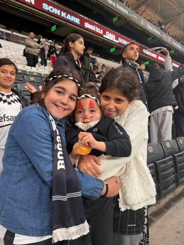 HATAYLI ÖĞRENCİLER BEŞİKTAŞ MAÇINI İZLEDİ