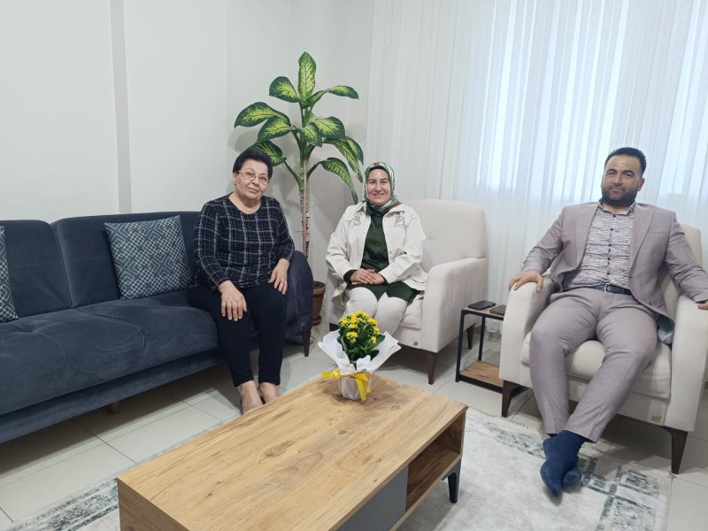 AK Parti Antakya İlçe Kadın Kolları Başkanı Selma Sönmez, Ebeler Haftası