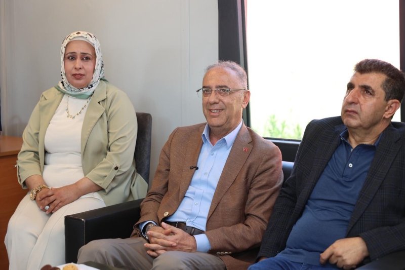 YAPAR, KARDEŞLİK ÇARŞISI’NDA ESNAFLA BULUŞTU