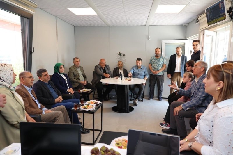 YAPAR, KARDEŞLİK ÇARŞISI’NDA ESNAFLA BULUŞTU