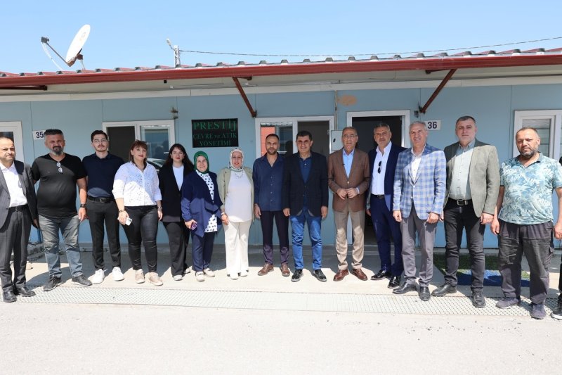 YAPAR, KARDEŞLİK ÇARŞISI’NDA ESNAFLA BULUŞTU