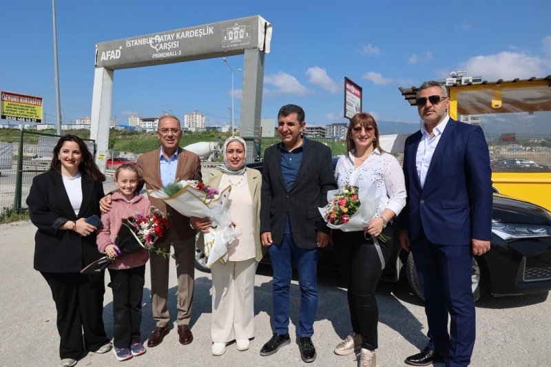 YAPAR, KARDEŞLİK ÇARŞISI’NDA ESNAFLA BULUŞTU