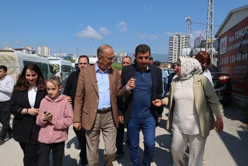 YAPAR, KARDEŞLİK ÇARŞISI’NDA ESNAFLA BULUŞTU