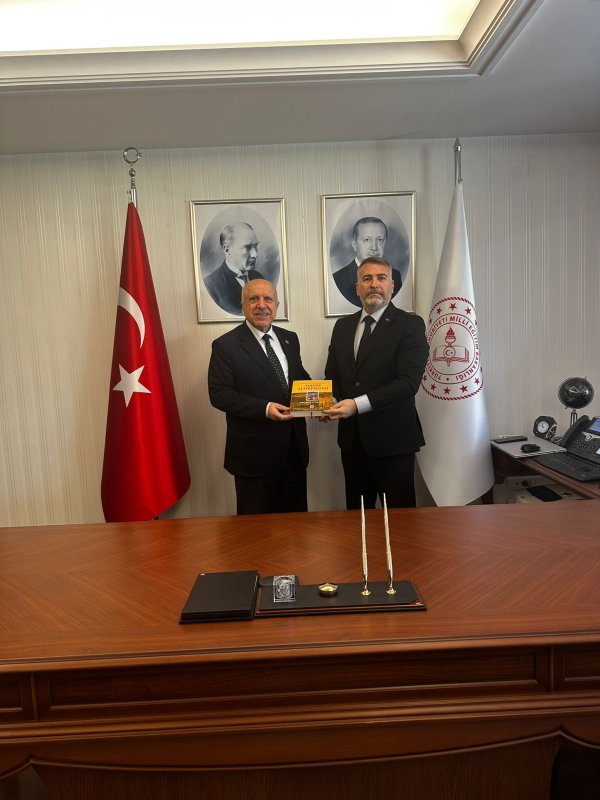 HATAY VAKFI’NDAN BAKAN YARDIMCISI DEMİRLİ’YE ZİYARET 