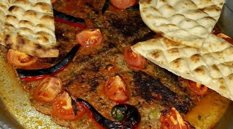 VEDAT MİLOR’DAN PÖÇ KASABI LEZZETİNE ÖVGÜ:  PIRIL PIRIL, HİJYENİK VE ET KALİTESİ DEĞİŞMEMİŞ