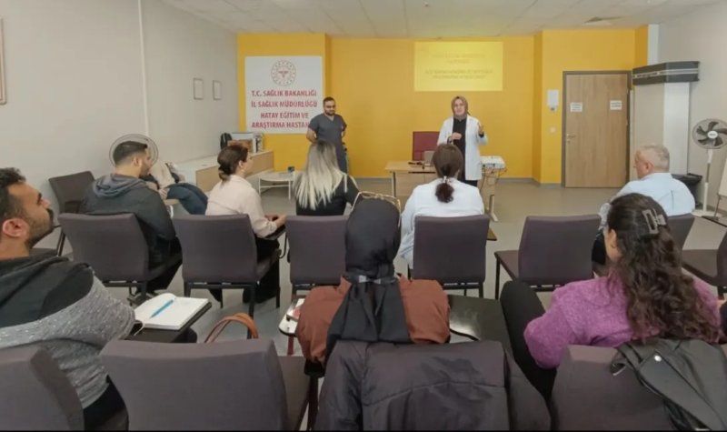 HATAY EĞİTİM VE ARAŞTIRMA HASTANESİ’NDE ACİL BAKIM HEMŞİRELİĞİ SERTİFİKA PROGRAMI BAŞLATILDI