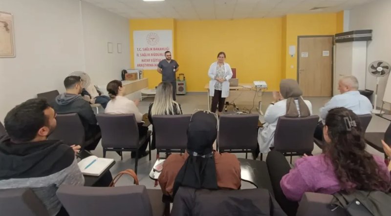 HATAY EĞİTİM VE ARAŞTIRMA HASTANESİ’NDE ACİL BAKIM HEMŞİRELİĞİ SERTİFİKA PROGRAMI BAŞLATILDI
