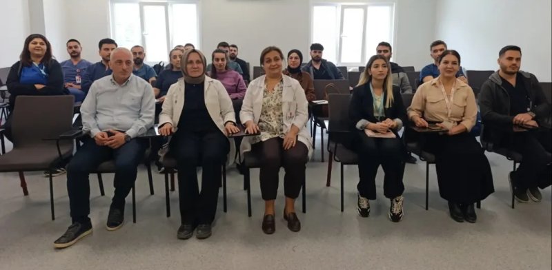 HATAY EĞİTİM VE ARAŞTIRMA HASTANESİ’NDE ACİL BAKIM HEMŞİRELİĞİ SERTİFİKA PROGRAMI BAŞLATILDI