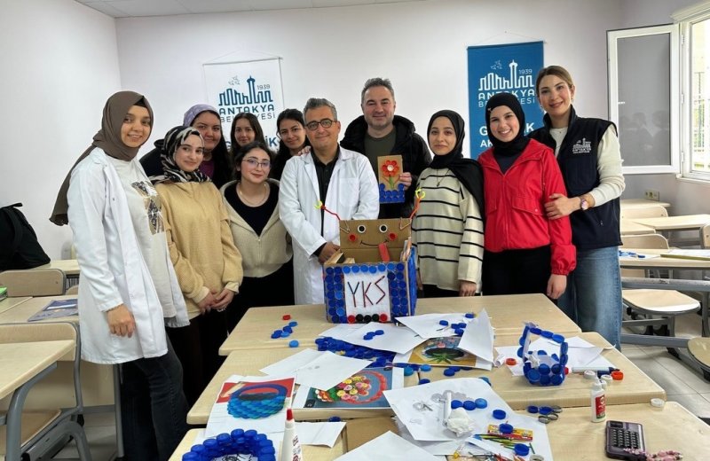 ANTAKYA’DA GENÇLERE ÇEVRE VE GERİ DÖNÜŞÜM EĞİTİMİ VERİLDİ