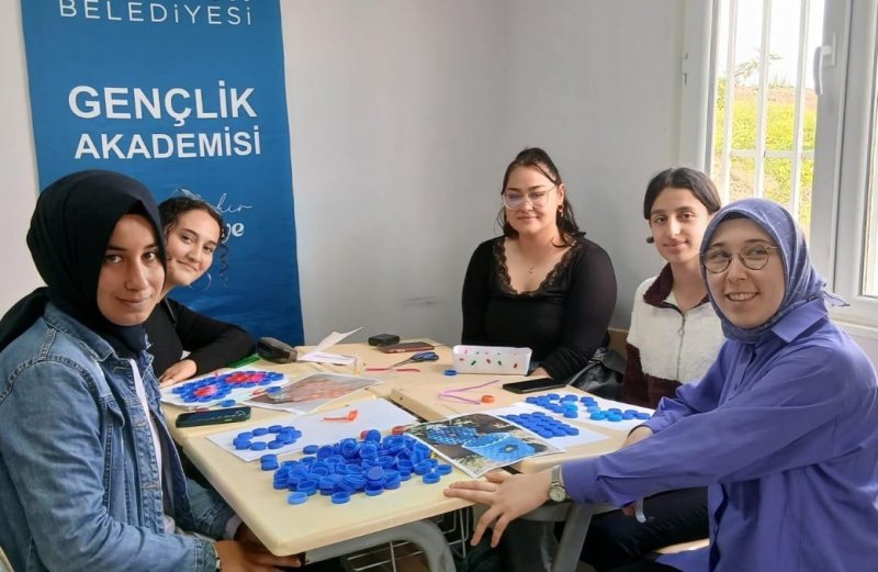 ANTAKYA’DA GENÇLERE ÇEVRE VE GERİ DÖNÜŞÜM EĞİTİMİ VERİLDİ