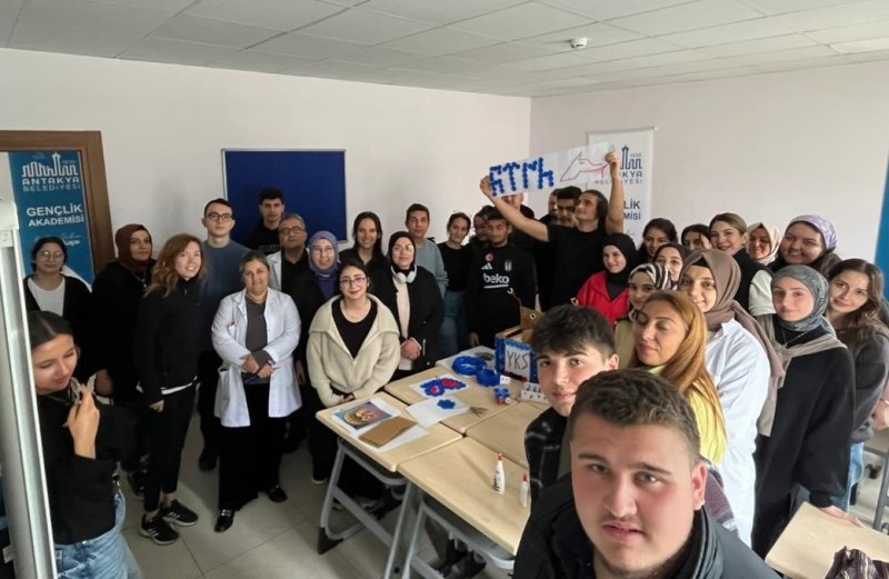 ANTAKYA’DA GENÇLERE ÇEVRE VE GERİ DÖNÜŞÜM EĞİTİMİ VERİLDİ