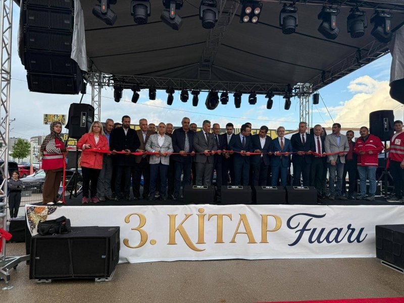 KIRIKHAN’DA KİTAP FUARI HEYECANI SÜRÜYOR 