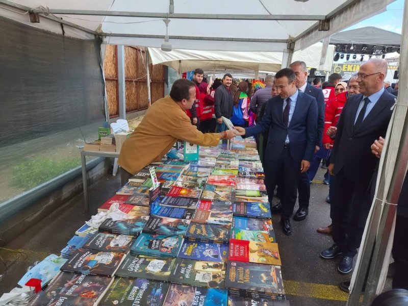 KIRIKHAN’DA KİTAP FUARI HEYECANI SÜRÜYOR 