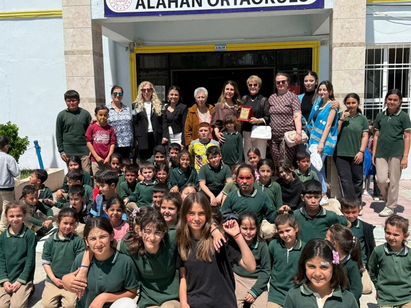 Hatay Sevgi ve Şefkate Muhtaç Çocukları Koruma Derneği Başkanı Serpil Öğüt, çocuklar
