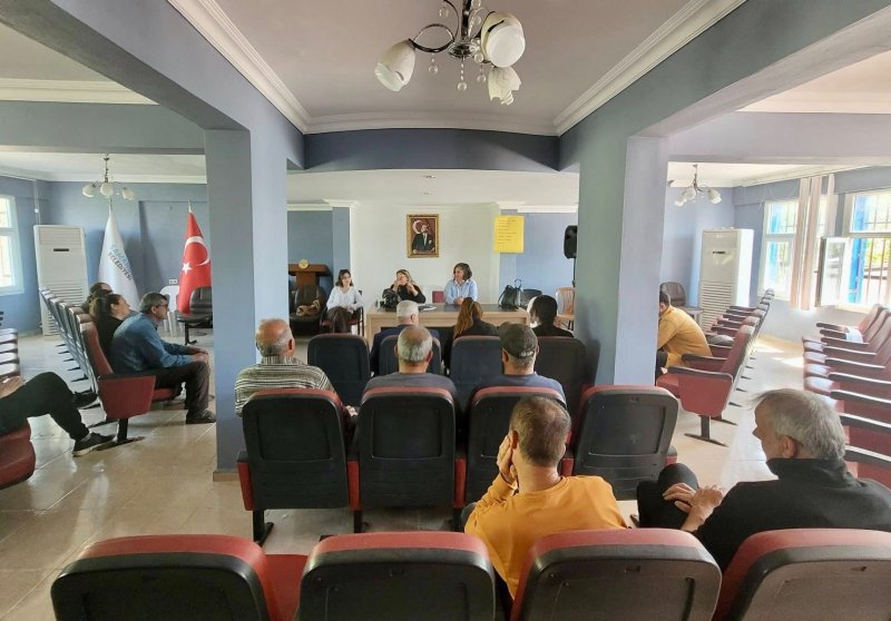 SAMANDAĞ’DA ÜRETİCİLERE B-REÇETE VE PESTİSİT EĞİTİMİ VERİLDİ
