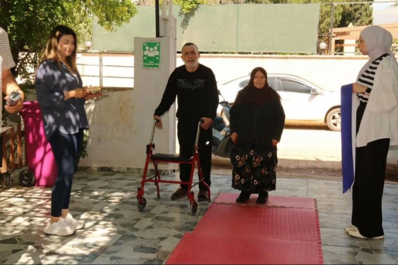 HATAYLI ALTUN ANNEYE “YILIN ANNESİ” ÖDÜLÜ