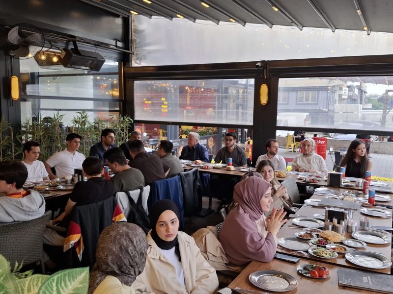 HASSALI ÜNİVERSİTE ÖĞRENCİLERİ İSTANBUL’DA BİRLİK SOFRASINDA BULUŞTU