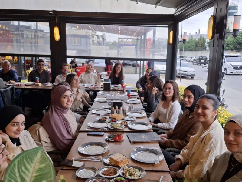 HASSALI ÜNİVERSİTE ÖĞRENCİLERİ İSTANBUL’DA BİRLİK SOFRASINDA BULUŞTU