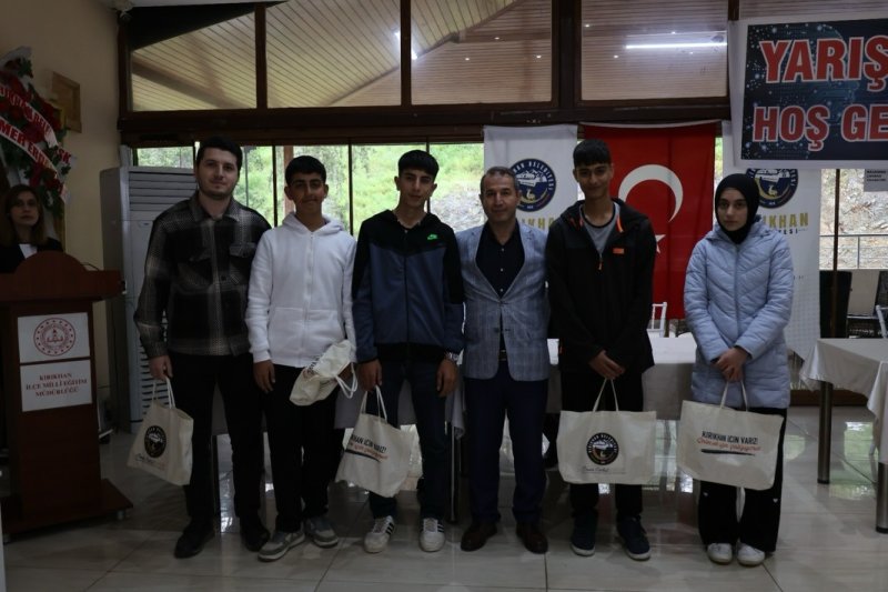 KIRIKHAN’DA ÖĞRENCİLER BİLGİLERİYLE YARIŞTI