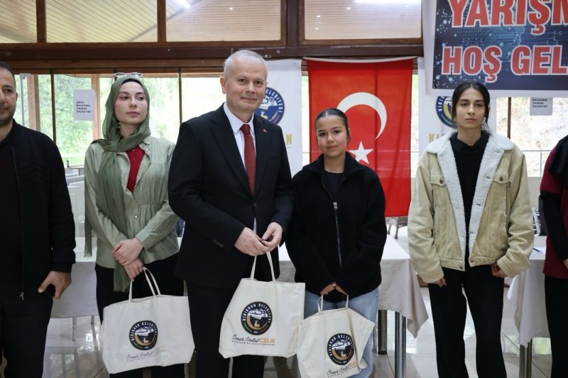 KIRIKHAN’DA ÖĞRENCİLER BİLGİLERİYLE YARIŞTI