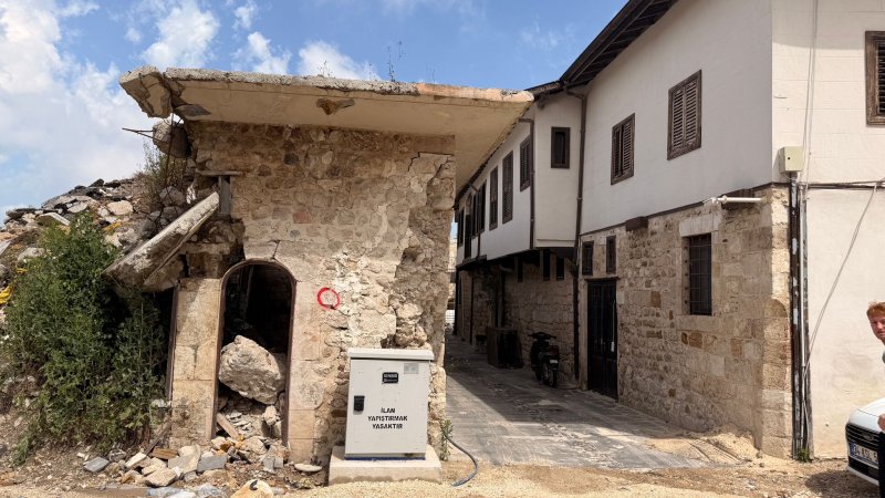 “KONAK AVULA BOUTİQUE HOTEL” TARİHİN KALBİNDE AYAKTA KALMA MÜCADELESİ VERİYOR 