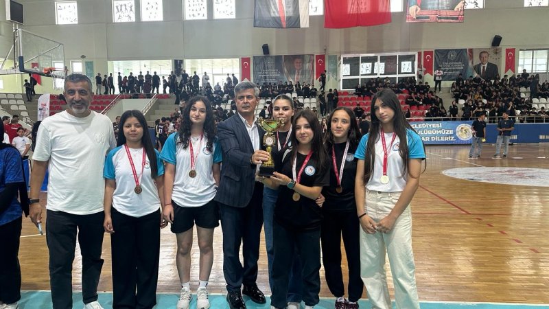 İSKENDERUN’DA 19 MAYIS COŞKUSU SPORLA TAÇLANDIRILDI