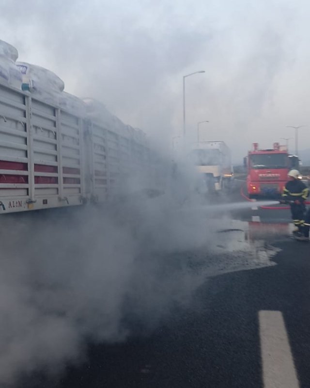 Erzin’de gübre yüklü tırda yangın