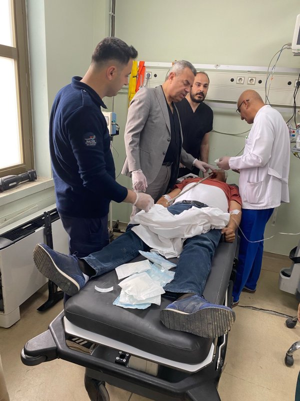 İnşaat işçisinin yüzüne demir saplandı