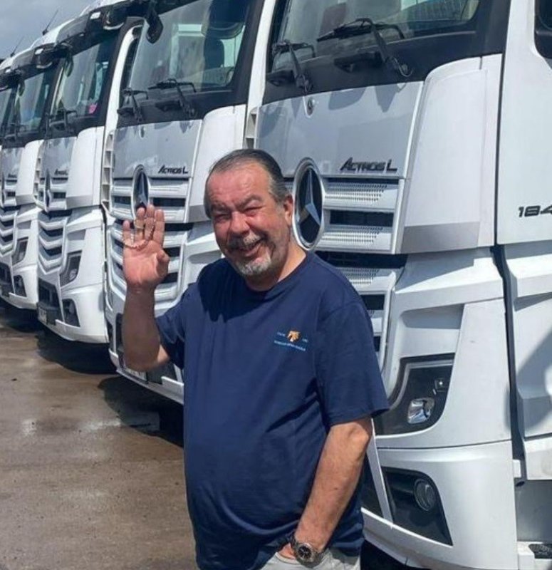 Hatay’da trafik kazasında ölü sayısı 2’ye çıktı (Fotoğraflı) Esma Kural - Ferit Savaş HATAY (İHA) - Hatay'da bir araçla çarpışarak yol kenarına devrilen otomobilde hayatını kaybedenlerin sayısı 2’ye çıktı. Kaza, geçtiğimiz gün Hatay-Adana Otoyolu Dörtyol ilçesi Rabat mevkiinde yaşanmıştı. Sürücüsünün direksiyon hakimiyetini kaybettiği 31 ABT 327 plakalı otomobil, aynı istikamete giden 41 AEC 535 plakalı otomobille çarpıştıktan sonra yol kenarına devrilmişti. İlk belirlemelere göre kazada Tahsin Selli ölmüş ve 3 kişi yaralanmıştı. Hastanede tedavisi devam eden Seyfullah Hacıoğlu yapılan tüm müdahalelere rağmen kurtarılamayarak hayatını kaybetti. Hacıoğlu’nun ölümüyle kazada ölen sayısı 2’ye çıkarken yaralı 2 kişinin tedavisinin devam ettiği öğrenildi.