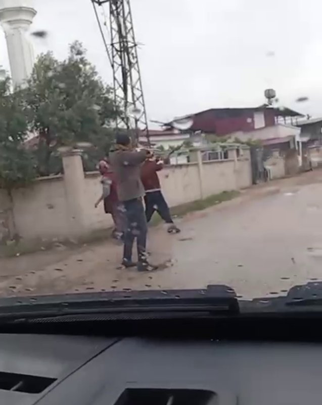 1 kişinin öldüğü, 1 kişinin ağır yaralandığı silahlı kavgada korku dolu anlar kamerada