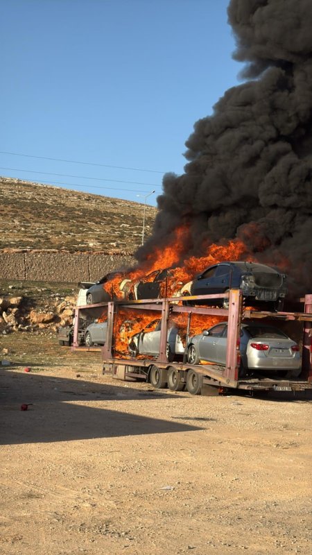 Suriyelilerin hayallerini süsleyen araçlar alevlere teslim oldu