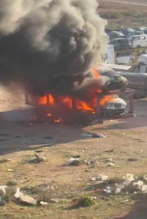 Suriyelilerin hayallerini süsleyen araçlar alevlere teslim oldu