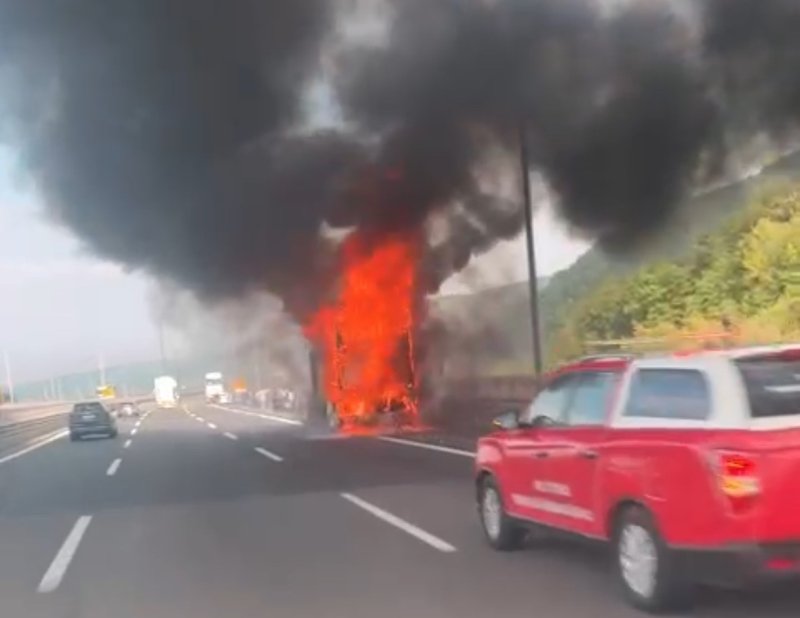 Yolcu otobüsü alevlere teslim oldu