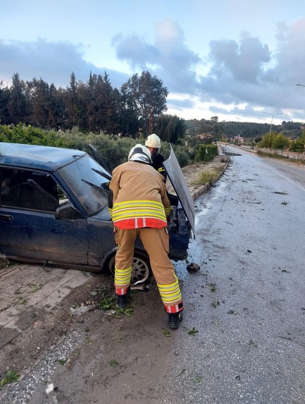 Hurdaya dönen Tofaş'taki 4 kişi yaralandı