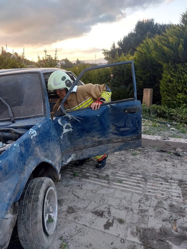 Hurdaya dönen Tofaş'taki 4 kişi yaralandı