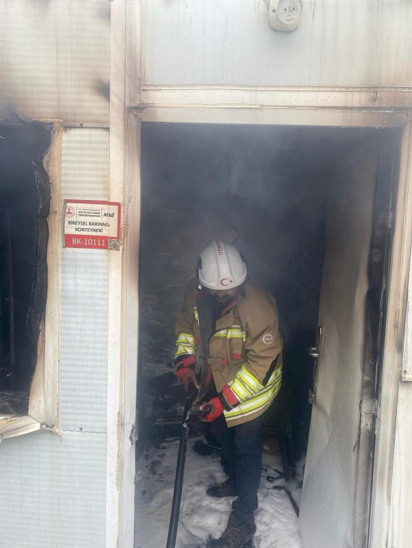 Kırıkhan’da konteyner yangını