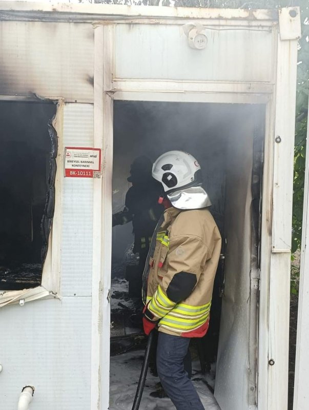 Kırıkhan’da konteyner yangını