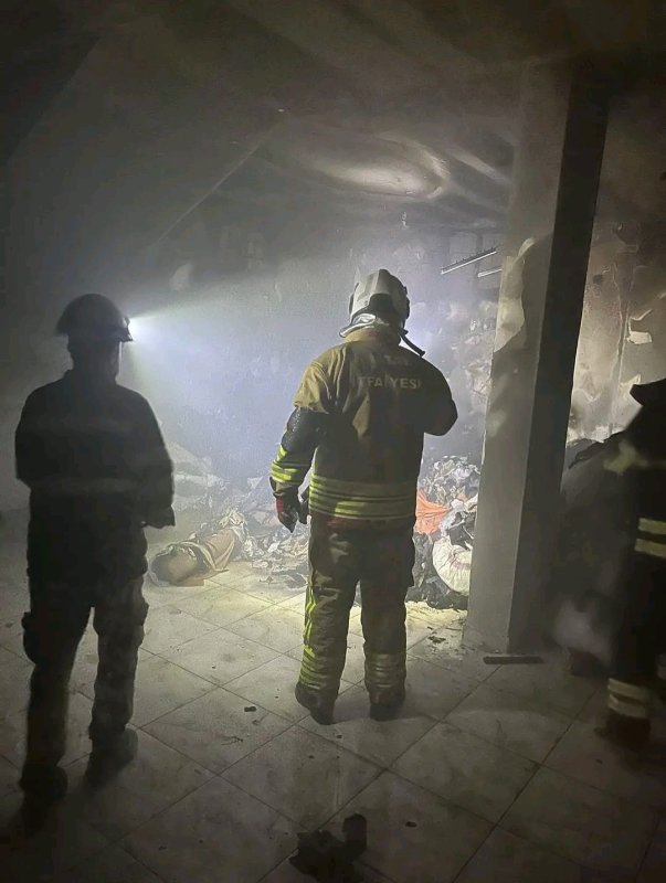 Tekstil deposunda korkutan yangın