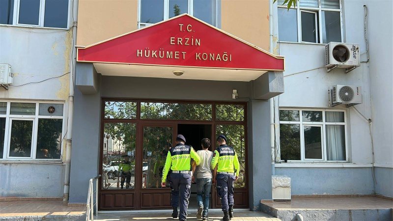 Otoyol kenarındaki çit direkleri çalan 2 kişi tutuklandı