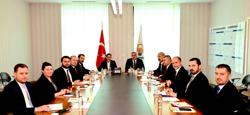 AK Parti Genel Başkan Yardımcısı ve Hatay Milletvekili Hüseyin Yayman, AK Parti Genel Merkezinde Çevre ve Şehircilik Başkanı Sevilay Tuncer