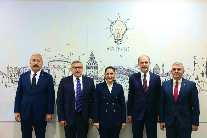 AK Parti Genel Başkan Yardımcısı ve Hatay Milletvekili Hüseyin Yayman, AK Parti Genel Merkezinde Çevre ve Şehircilik Başkanı Sevilay Tuncer