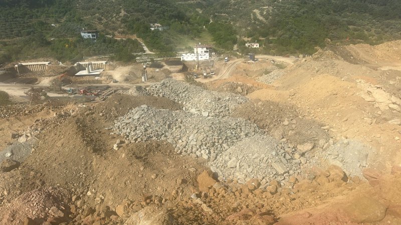 HATAY'DA HAFRİYAT SKANDALI  VATANDAŞIN ARAZİSİNE İZİNSİZ DÖKÜM