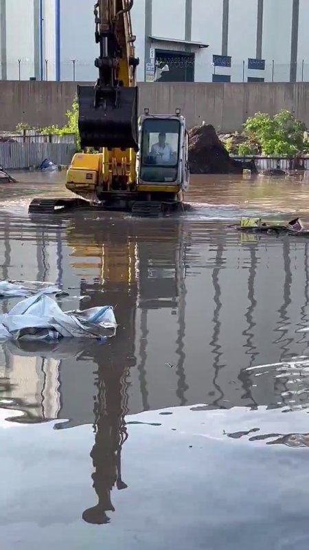 İş makinası operatöründen oyunları aratmayan kurtarma operasyonu