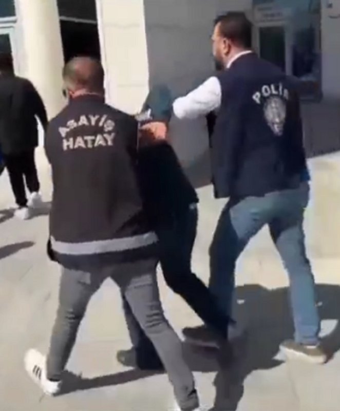 Motosikletin plakasını bantlayarak kadınları taciz eden şahıs yakalandı