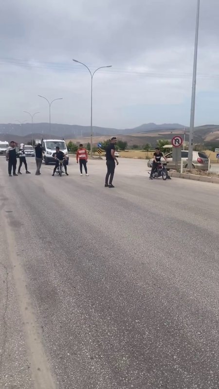 Yolu kapatarak ölümüne yarışan sürücülere 96 bin TL ceza